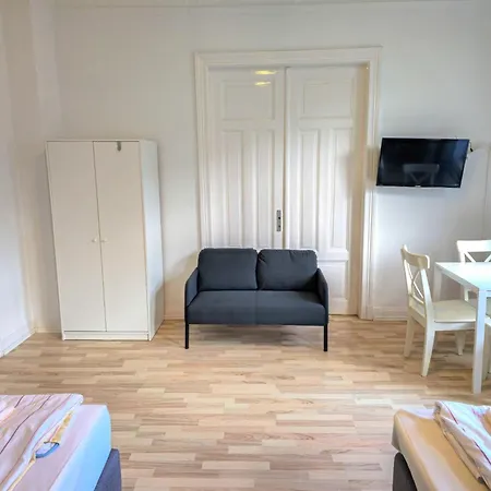 Grosszuegiges Mit Balkon Und 3 Schlafzimmern