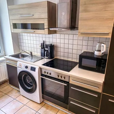 Grosszuegiges Mit Balkon Und 3 Schlafzimmern Apartment *
