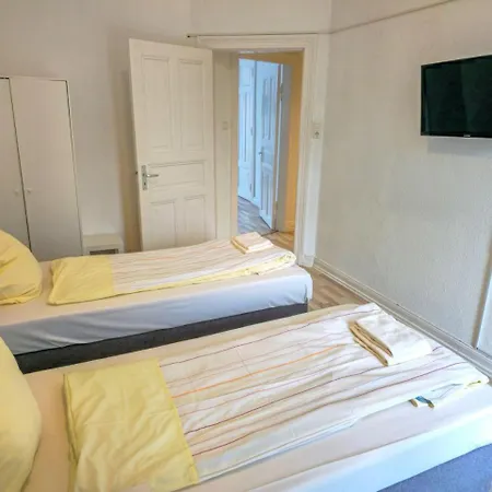 Apartment Grosszuegiges Mit Balkon Und 3 Schlafzimmern