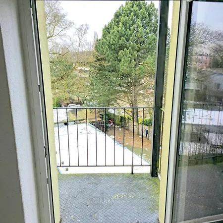 Apartment Grosszuegiges Mit Balkon Und 3 Schlafzimmern *