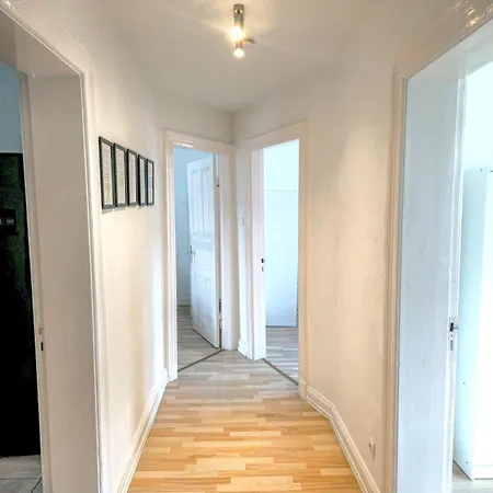 Grosszuegiges Mit Balkon Und 3 Schlafzimmern Apartamento *